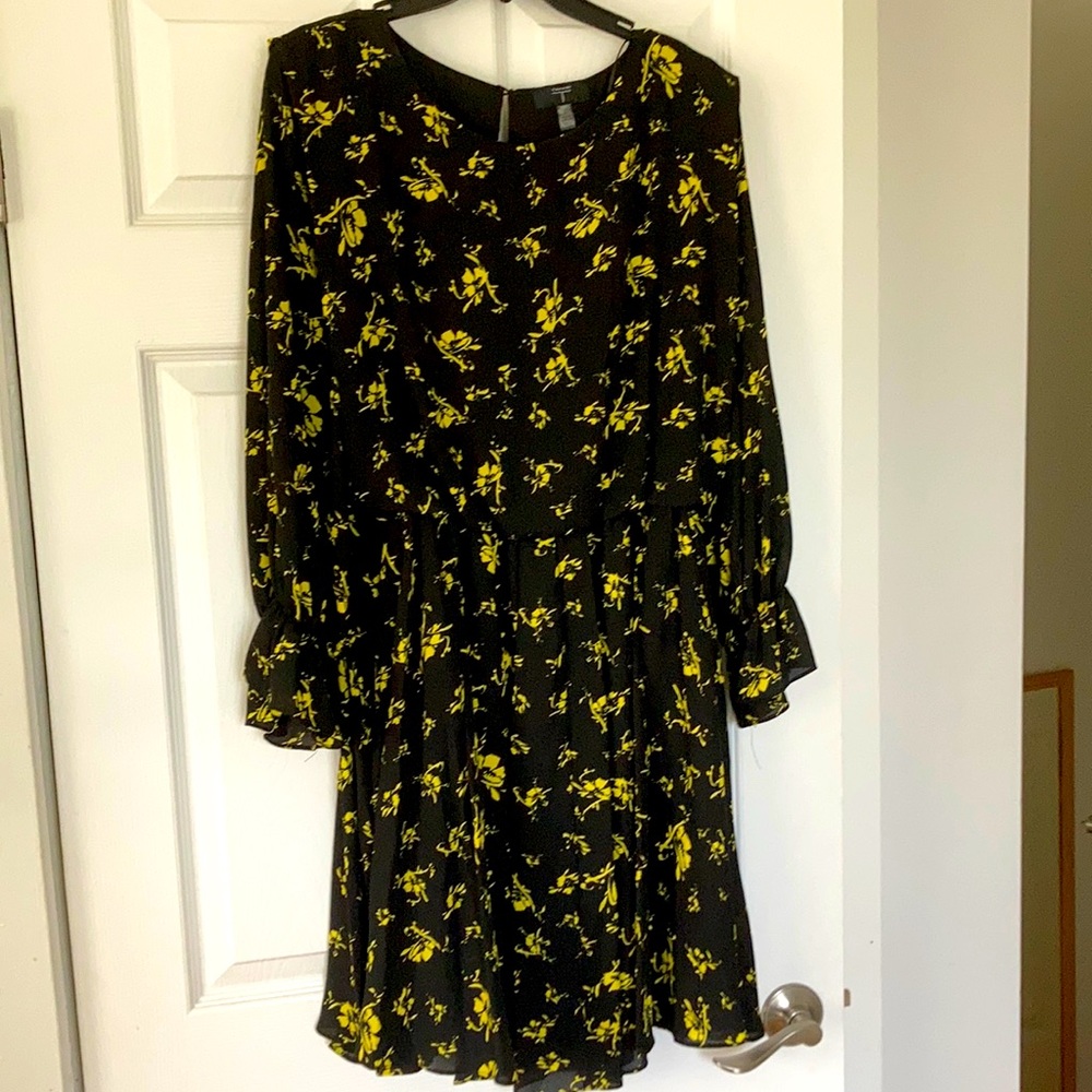 NWOT Tahari black and yellow flounce dress with 3/4 sleeve